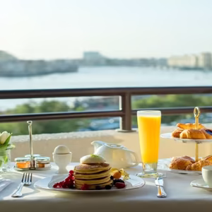 Radisson-Blu-Hotel-Dubai-Deira-Creek-Desktop-HotelDetails-1-5.avif